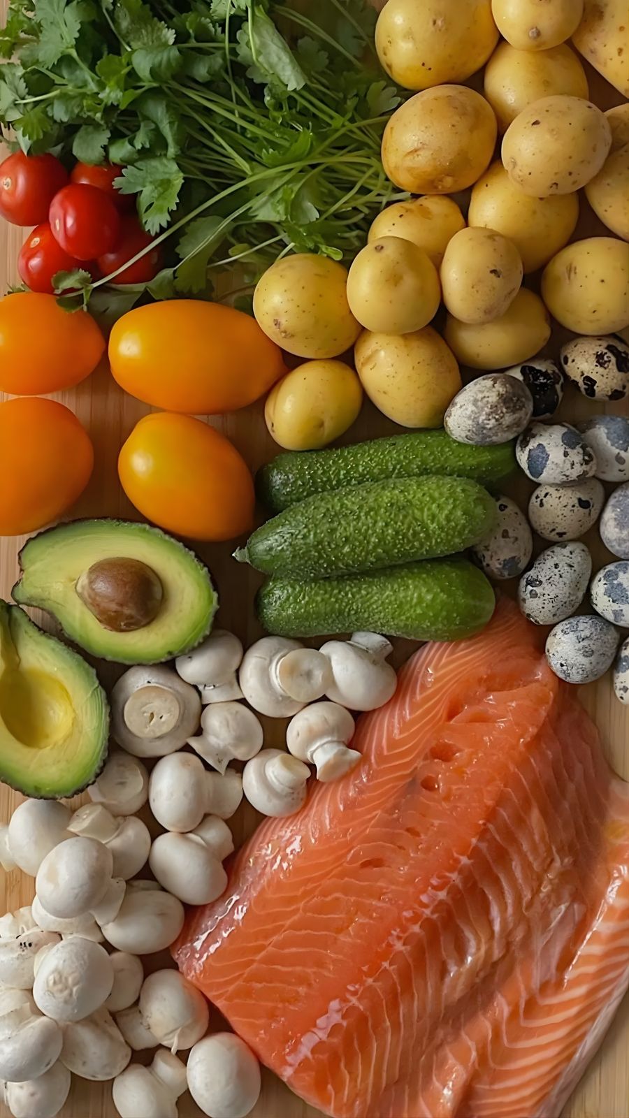 Verduras, aguacate y salmón